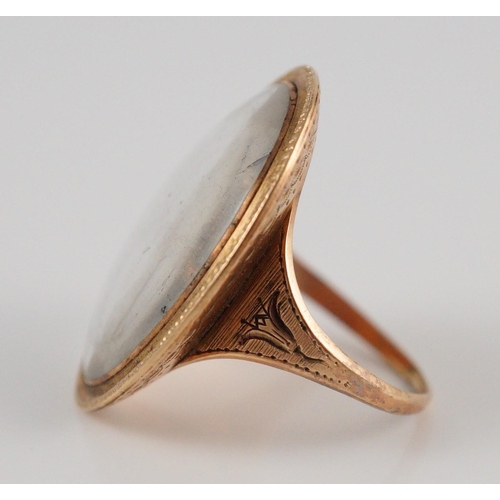 400 - A Regency gold and inset ivory oval memorial ring, depicting initials below hearts and a dove, size ... 