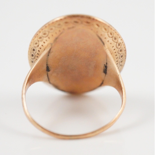 400 - A Regency gold and inset ivory oval memorial ring, depicting initials below hearts and a dove, size ... 