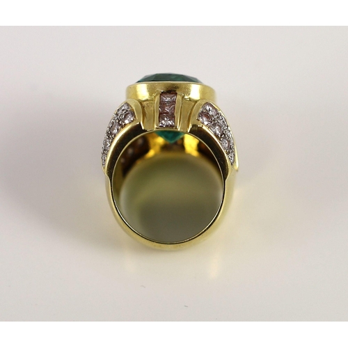 444 - A large gold and single stone oval cut emerald set dress ring, with round and princess cut diamond c... 