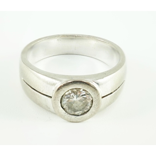 468 - A modern 18k white gold and collet set solitaire diamond ring, with pierced shoulders, the stone wei... 