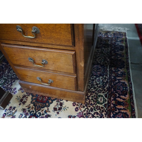 2026 - An early 20th century mahogany pedestal desk, width 152cm, depth 90cm, height 78cm