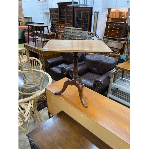 2105 - A Victorian mahogany tripod wine table, width 67cm, depth 50cm, height 70cm