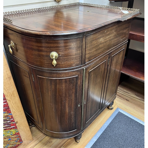 2153 - An early 20th century Irish mahogany wine cooler cabinet, width 73cm, depth 55cm, height 94cm