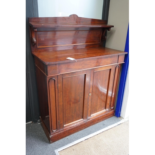 2162 - A Victorian mahogany chiffonier, width 91cm, depth 43cm, height 123cm