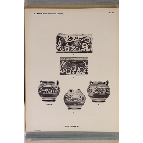 47 - ° ° Corpus Vasorum Antiquorum - Roumanie Institut d'Archaeologie Musee National des Antiquites. 44 (... 