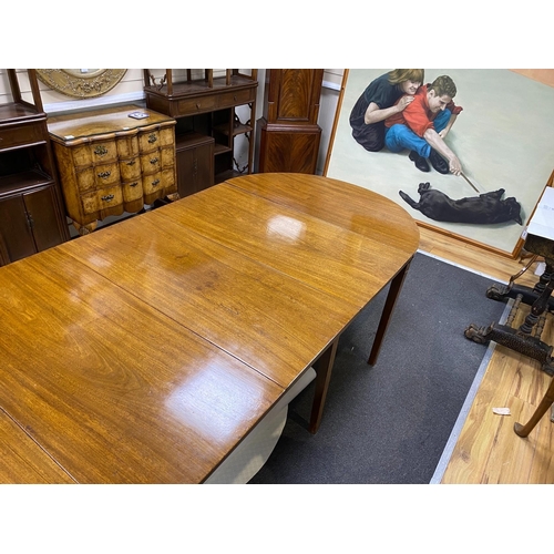 137 - A George III mahogany extending D end dining table, 240cm extended, depth 105cm, height 70cm