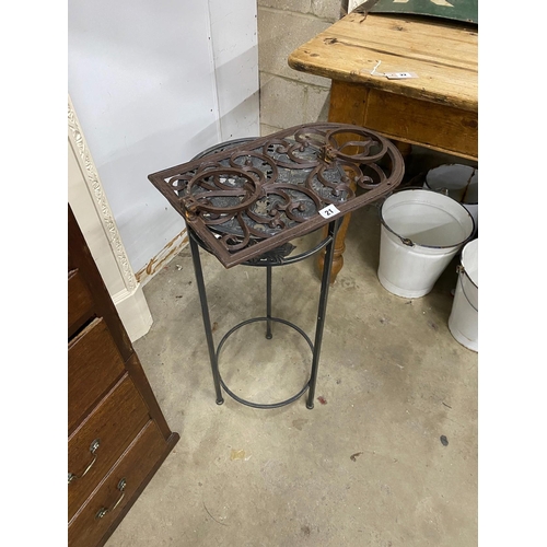 21 - Three metal hanging baskets, a wall mounted pot holder and a stand