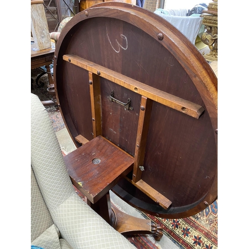 43 - A Victorian circular mahogany tilt top breakfast table, diameter 102cm, height 72cm