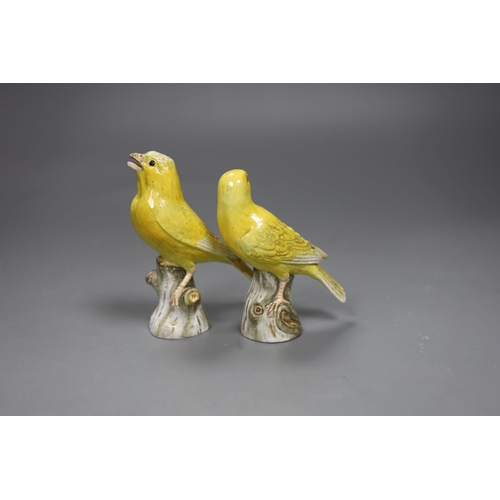 505 - A pair of Meissen figures of canaries, 10cm tall