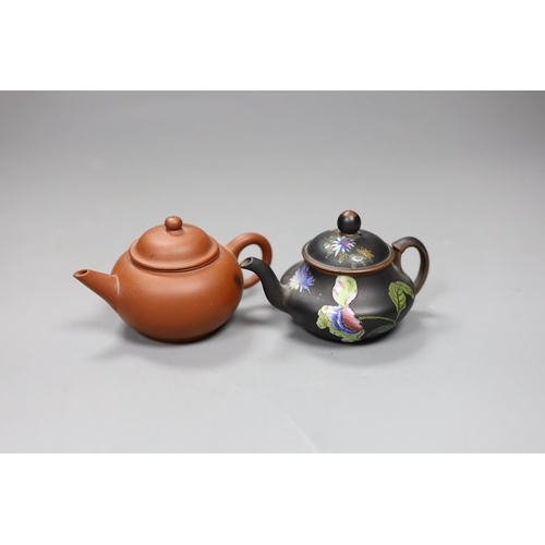 515 - Two Chinese Yixing miniature teapot and a Wedgwood enamelled black basalt miniature teapot, 6cm high... 