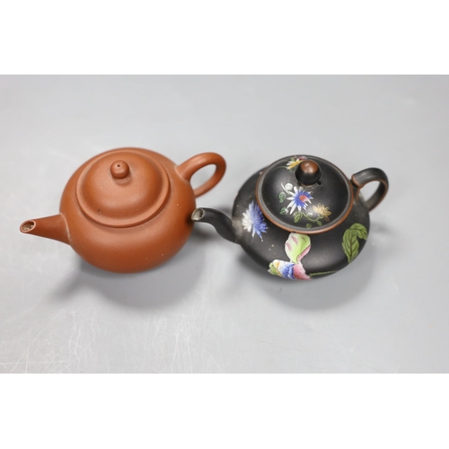 515 - Two Chinese Yixing miniature teapot and a Wedgwood enamelled black basalt miniature teapot, 6cm high... 