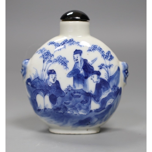 524 - A large Chinese blue and white scholars snuff bottle, 19th century, 9 cm high excluding later stop... 