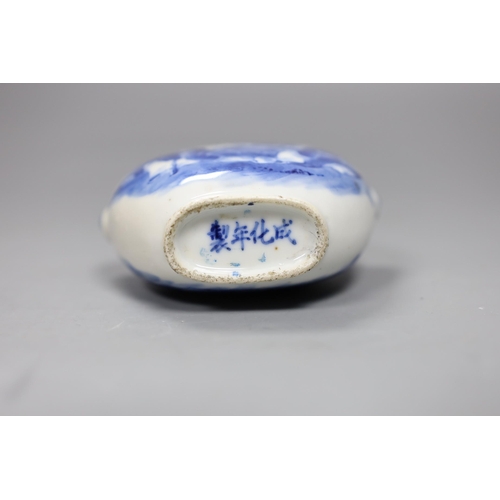 524 - A large Chinese blue and white scholars snuff bottle, 19th century, 9 cm high excluding later stop... 