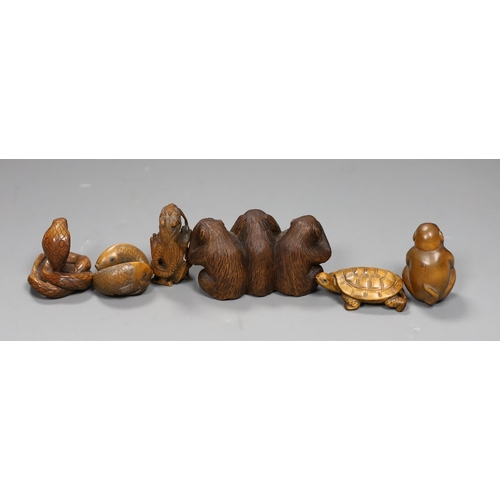 546 - Five wooden animal netsuke; koi, cobra, monkey, tortoise, hear no, see no, say no monkey group, toge... 