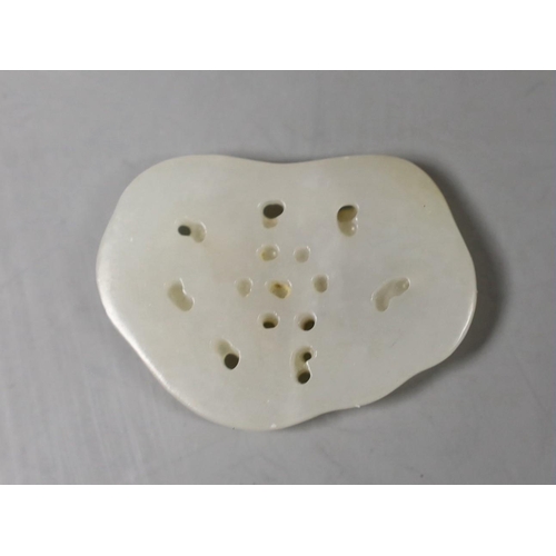 566 - A Chinese white and russet skin jade butterfly plaque,3,5 cms long