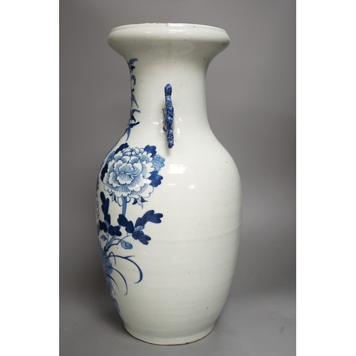 575 - A large late 19th/early 20th century Chinese blue and white vase, 43cm tall