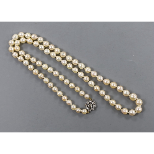 899 - A single strand cultured  pearl necklace, with diamond cluster set yellow and white metal clasp, 66c... 