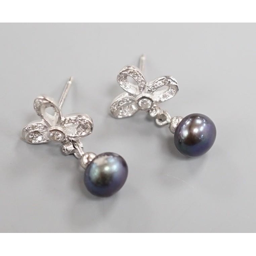 909 - A modern pair of 750 white metal, Tahitian cultured pearl and diamond set drop earrings, 20mm, gross... 