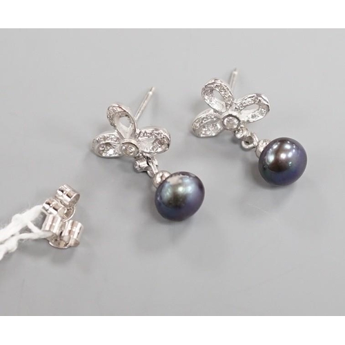 909 - A modern pair of 750 white metal, Tahitian cultured pearl and diamond set drop earrings, 20mm, gross... 