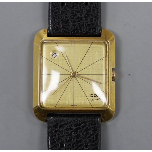 913 - A gentleman's steel and gold plated Doxa Grafic manual wind wrist watch, with date aperture.