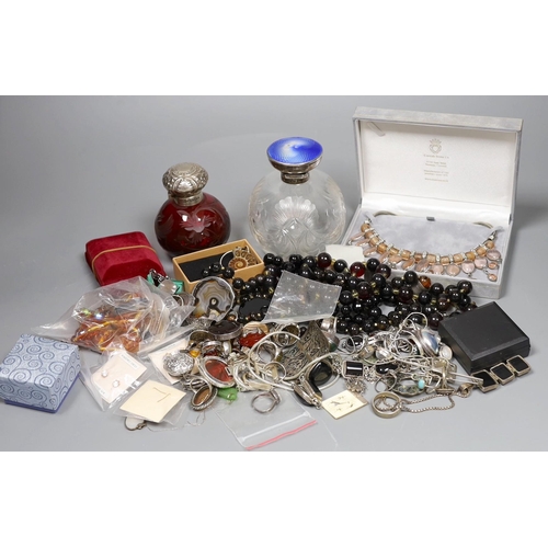 922 - Two silver mounted glass scent bottles including late Victorian ruby glass and a quantity of assorte... 