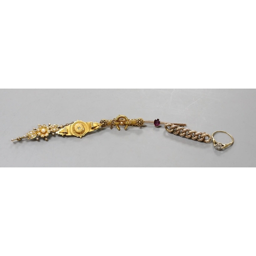 946 - Two early 20th century 9ct and gem set bar brooches, gross weight 4.7 grams, a similar 15ct horsesho... 