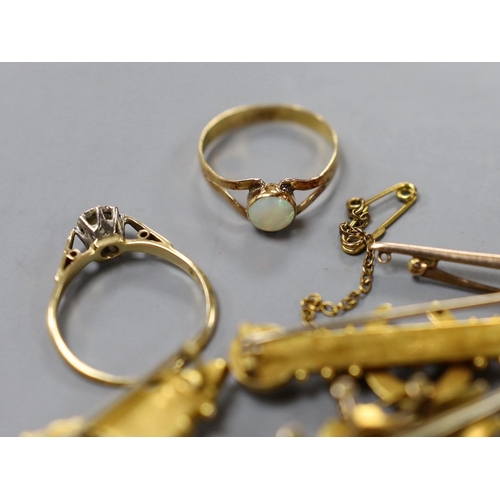 946 - Two early 20th century 9ct and gem set bar brooches, gross weight 4.7 grams, a similar 15ct horsesho... 