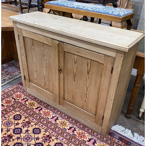 1082 - An Edwardian pine cupboard, width 126cm height 94cm