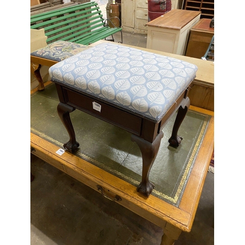 1085 - A 1920's mahogany box seat piano stool, 49cm, and an oak and beech foot stool, 97cm