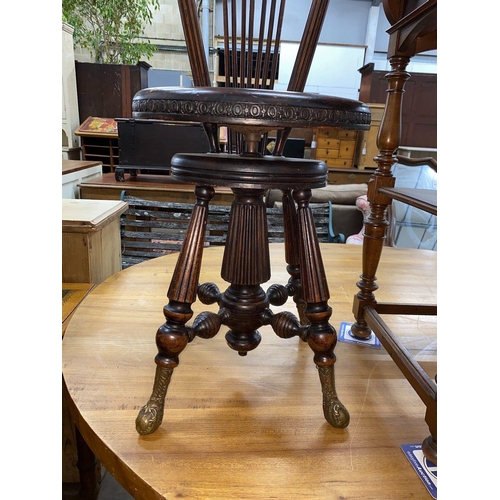 1086 - A 19th century French walnut harpist chair, with bronze feet