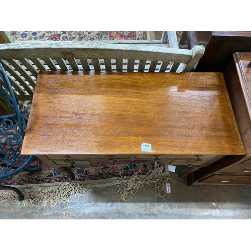 1089 - A Regency mahogany kneehole dressing table, width 91cm