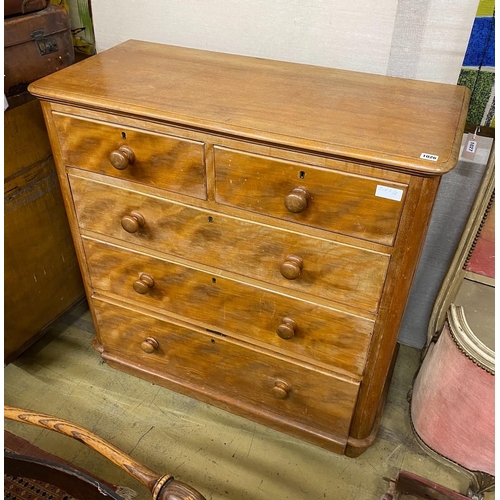 1026 - A Victorian satin birch chest of drawers, width 103cm, depth 46cm, height 105cm