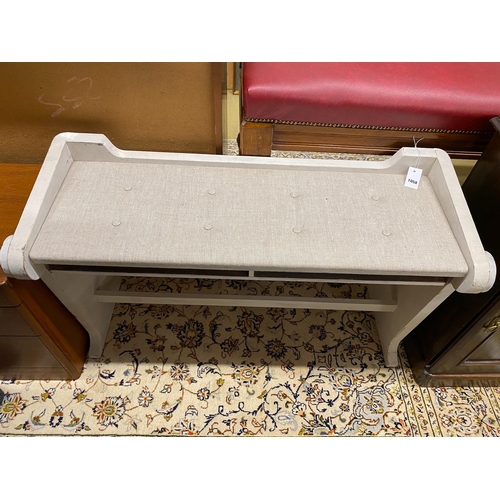 1070 - A grey painted bench seat, length 110cm