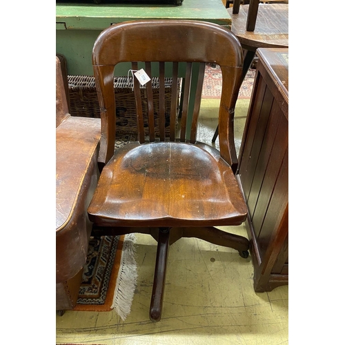 1114 - An early 20th century American walnut swivel desk chair, by the Marble and Shattuck Chair Co, Clevel... 