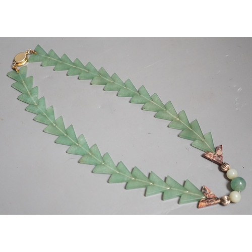 1454 - A Chinese jade arrowed pendant necklace