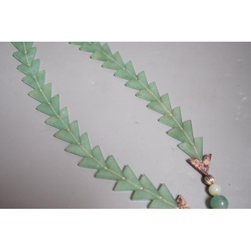 1454 - A Chinese jade arrowed pendant necklace