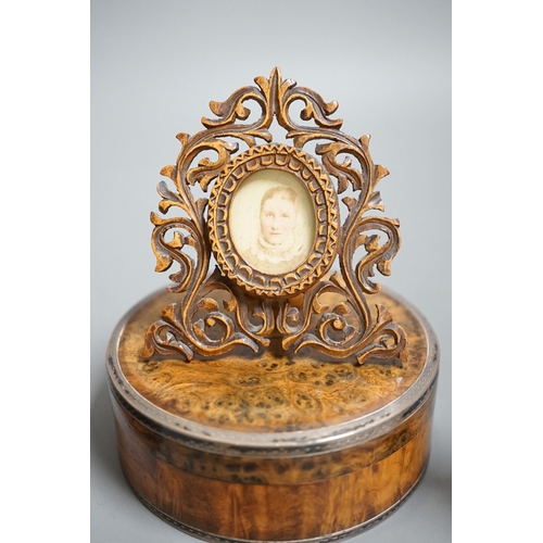 1466 - A 19th century circular white metal mounted burr wood snuff box and assorted small carvings