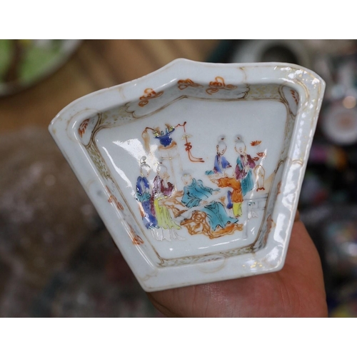 328 - A quantity of decorative Chinese porcelain