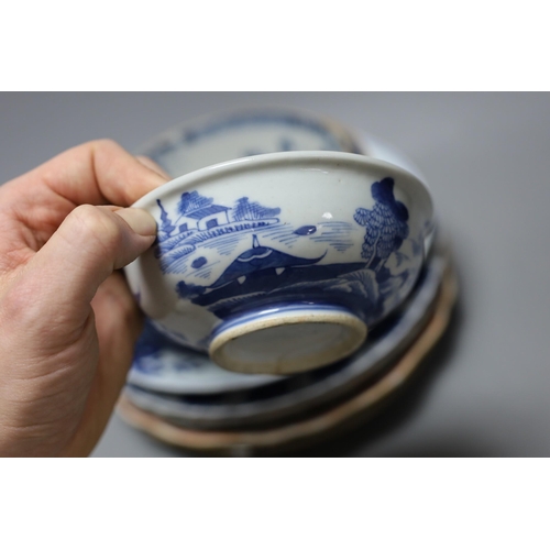 375 - A group of 18th / 19th century Chinese blue and white plates and bowls, Largest 22 cm diameter... 