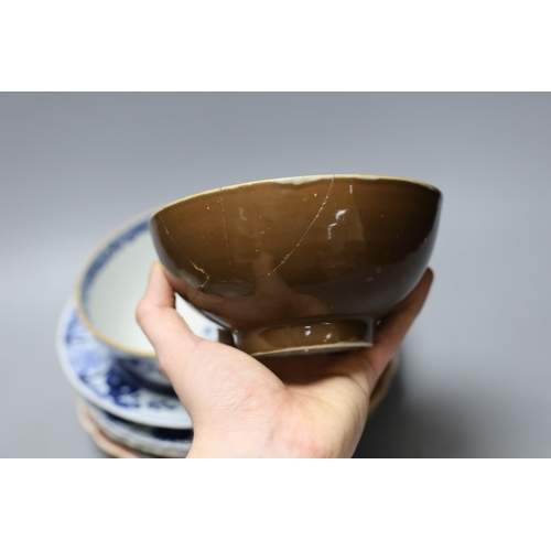 375 - A group of 18th / 19th century Chinese blue and white plates and bowls, Largest 22 cm diameter... 