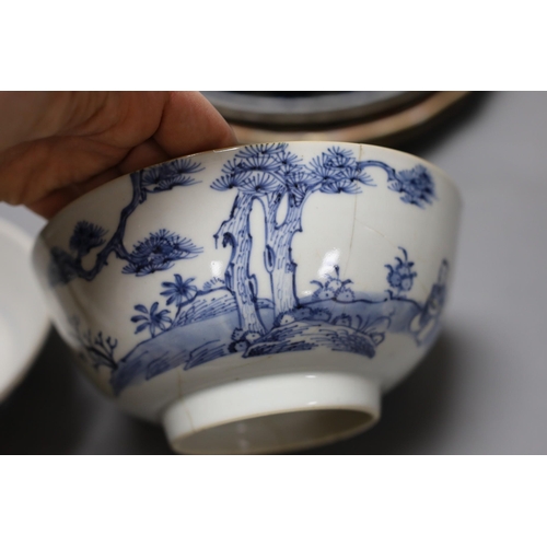 375 - A group of 18th / 19th century Chinese blue and white plates and bowls, Largest 22 cm diameter... 