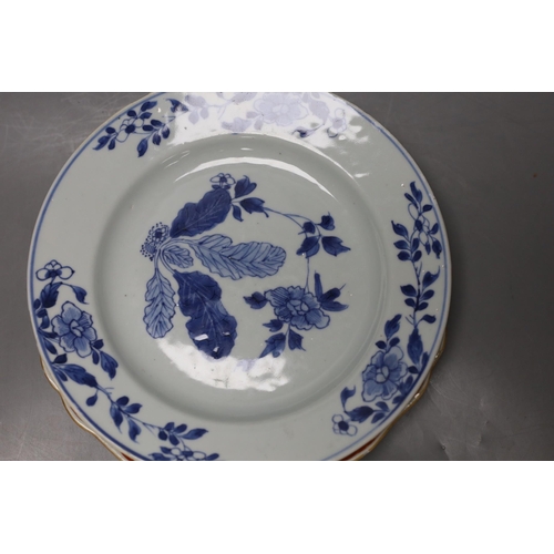 375 - A group of 18th / 19th century Chinese blue and white plates and bowls, Largest 22 cm diameter... 