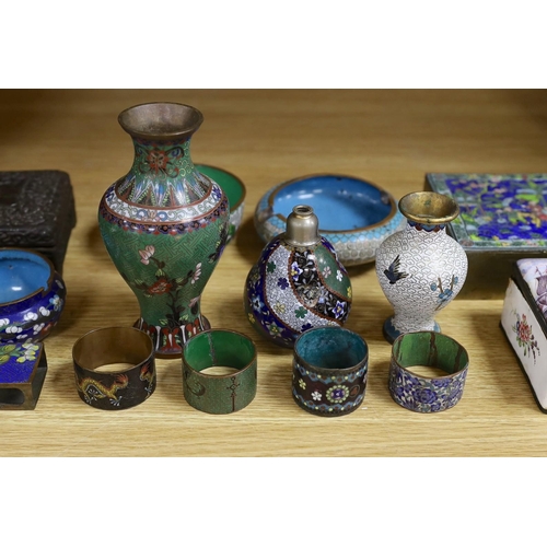 429 - A group of Chinese and Japanese cloisonné enamel wares and a Continental enamel snuff box, largest 1... 