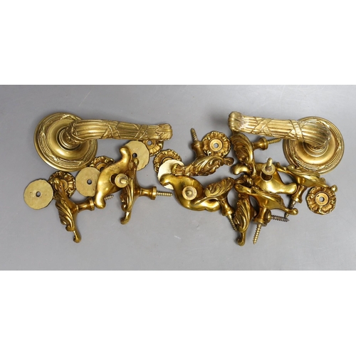 450 - Assorted door knobs and handles