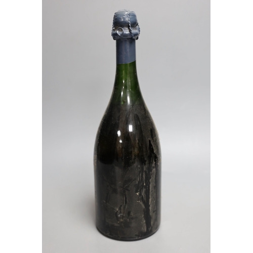 455 - A bottle of Dom Perignon Vintage champagne, 1961