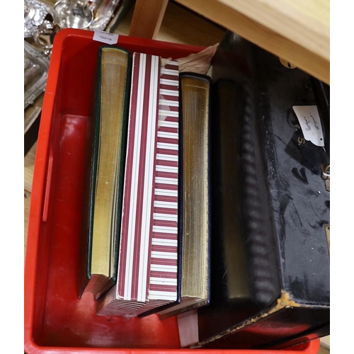 467 - A quantity of various Photograph albums