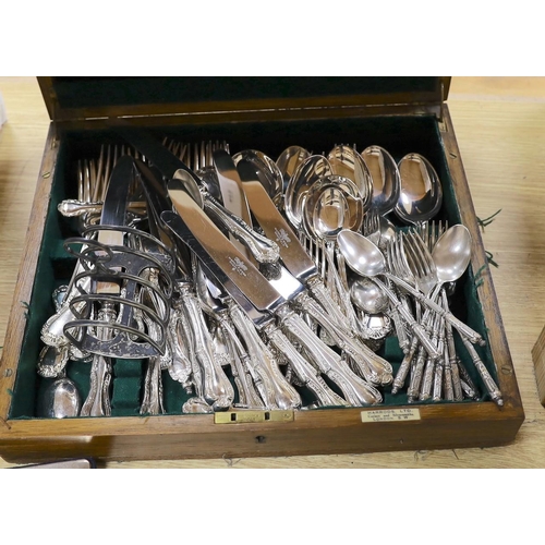 472 - Miscellaneous plated cutlery and silver photograph frame