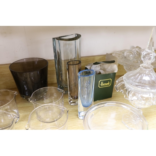 485 - A selection of various glassware, to include a pair Royal Brierley vases, Sevres Cristal vase and ot... 