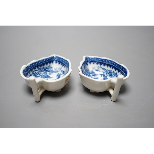 528 - Two Caughley fisherman pattern blue and white pickle leaf dishes, c.1780, one with S mark, 7.5 cm lo... 