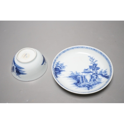 537 - A Chinese Nanking cargo teabowl and saucer, Qianlong period